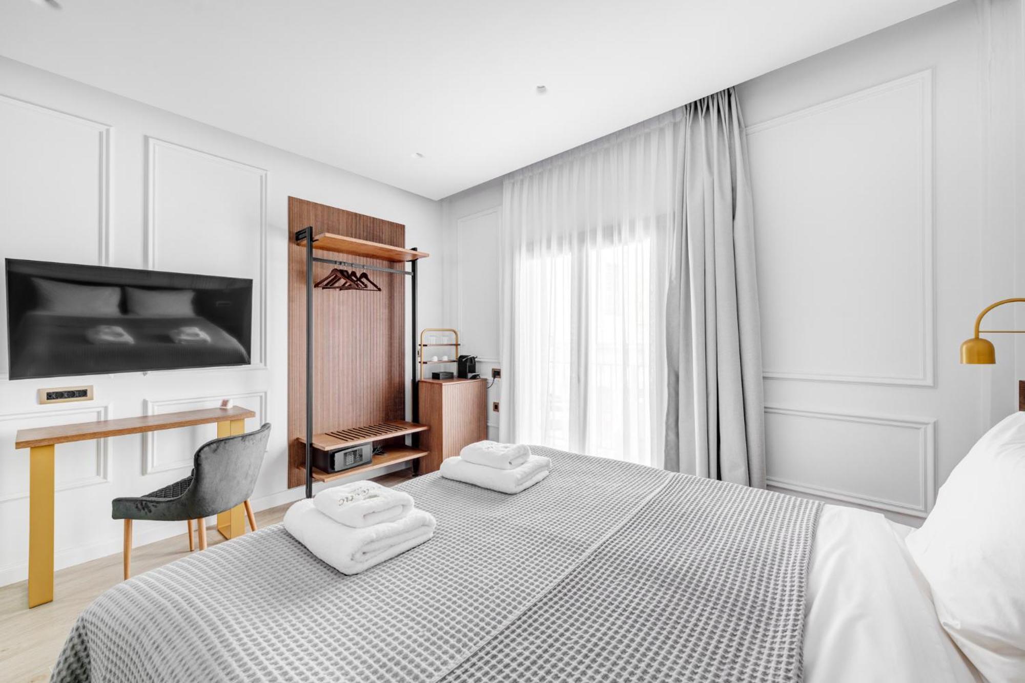 Eclectic Syros Bed & Breakfast Ермополи Екстериор снимка