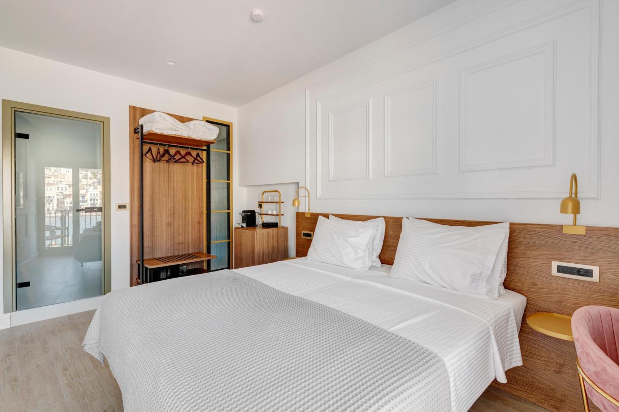 Eclectic Syros Bed & Breakfast Ермополи Екстериор снимка