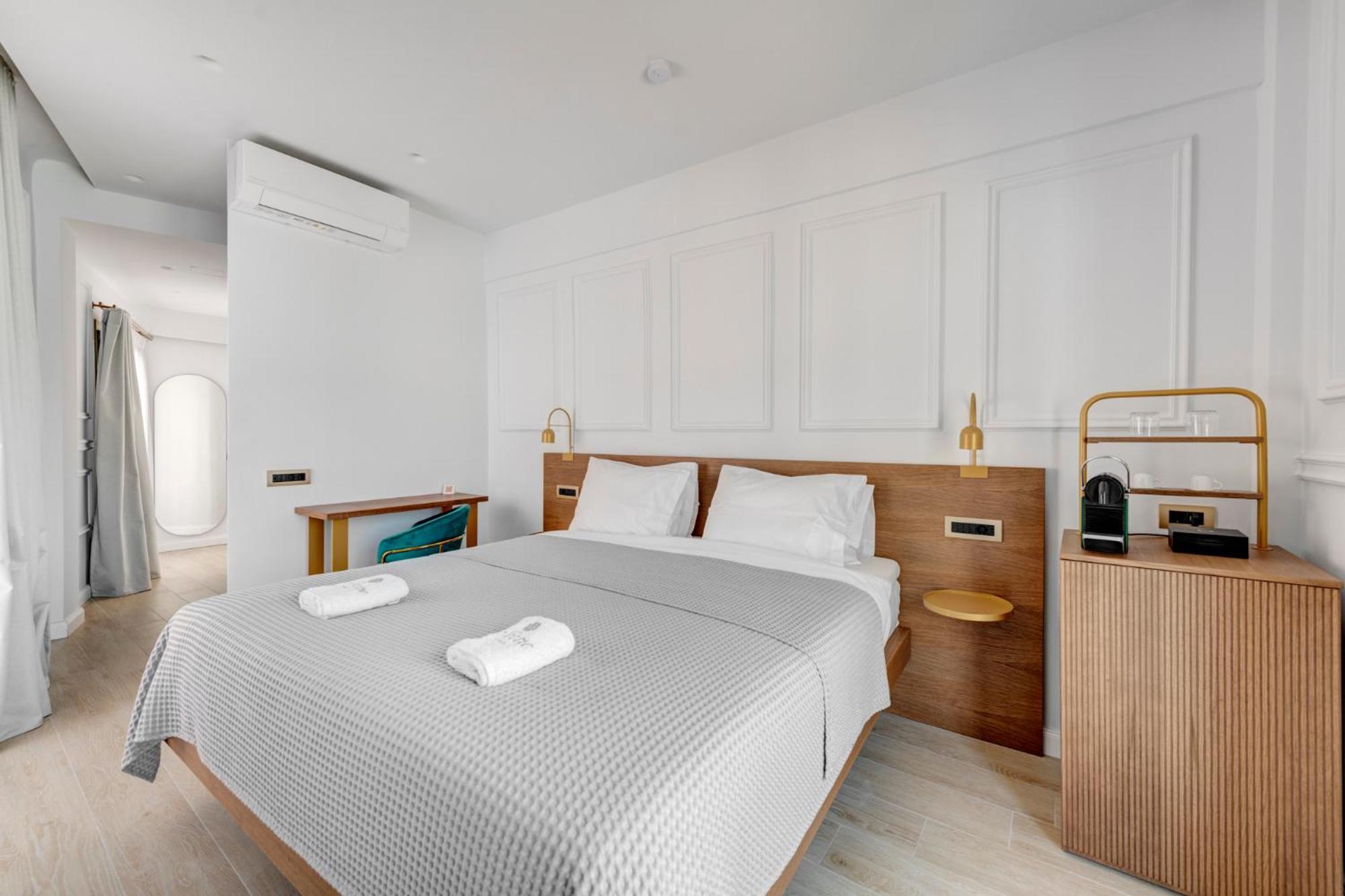 Eclectic Syros Bed & Breakfast Ермополи Екстериор снимка